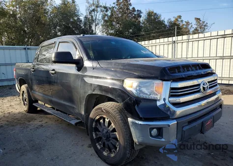 2017 Toyota Tundra Crewmax Sr5 z USA, uszkodzony, nr VIN 5TFDW5F17HX604354